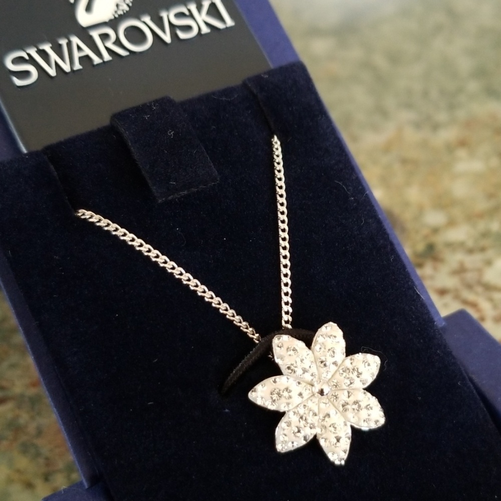 New in Box Swarosvki Liddy Pendant